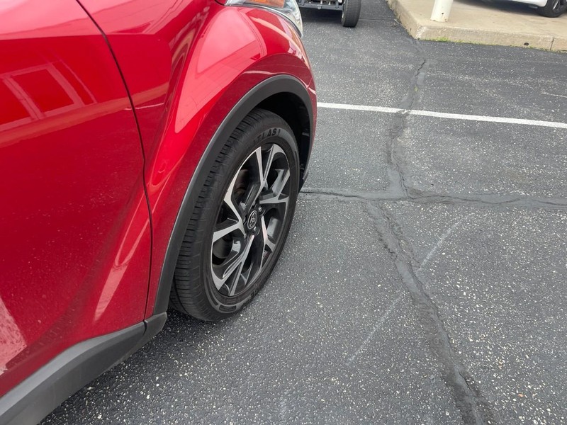 Toyota C-HR Vehicle Image 05