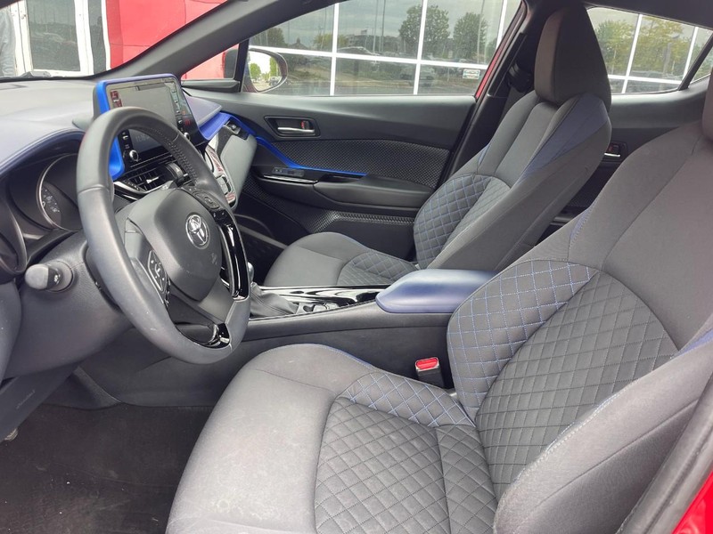 Toyota C-HR Vehicle Image 10
