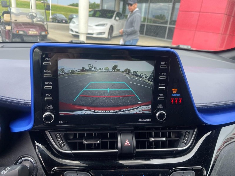 Toyota C-HR Vehicle Image 12