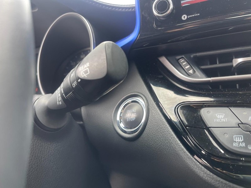 Toyota C-HR Vehicle Image 13