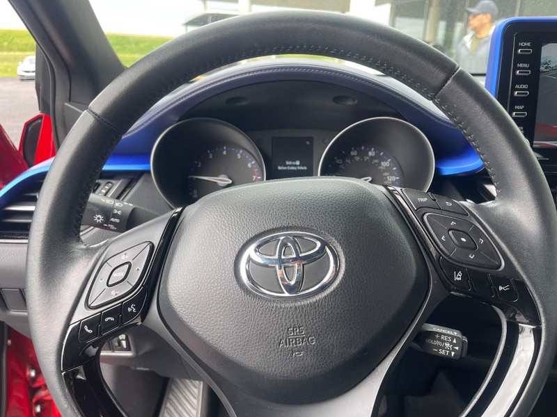 Toyota C-HR Vehicle Image 14