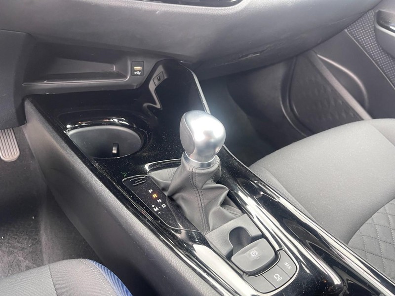 Toyota C-HR Vehicle Image 15