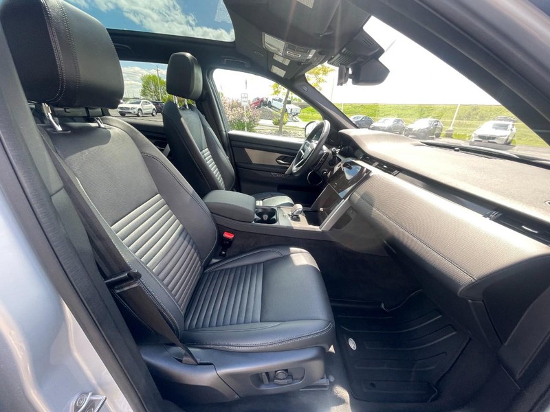 Land Rover Discovery Sport Vehicle Image 11