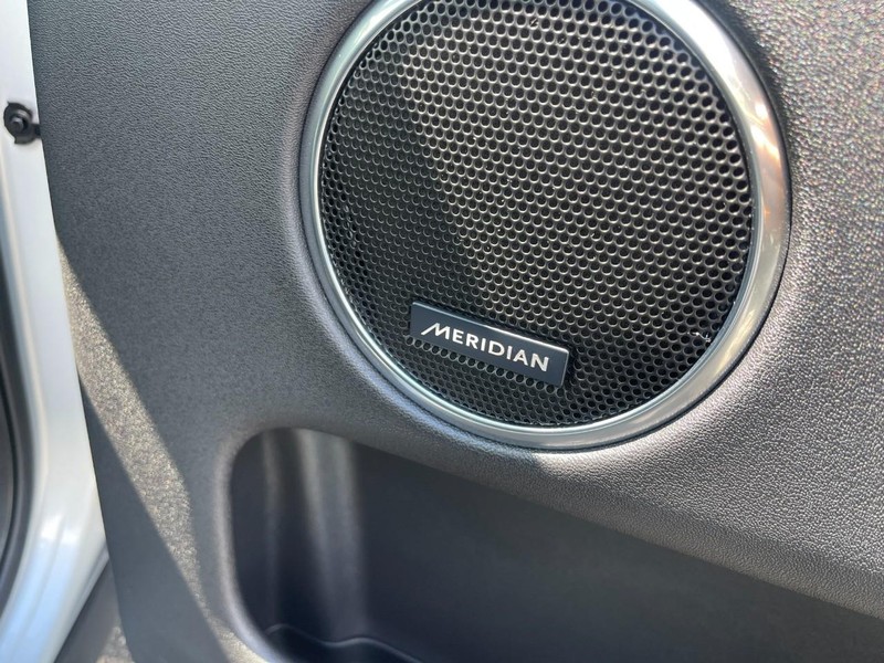 Land Rover Discovery Sport Vehicle Image 13