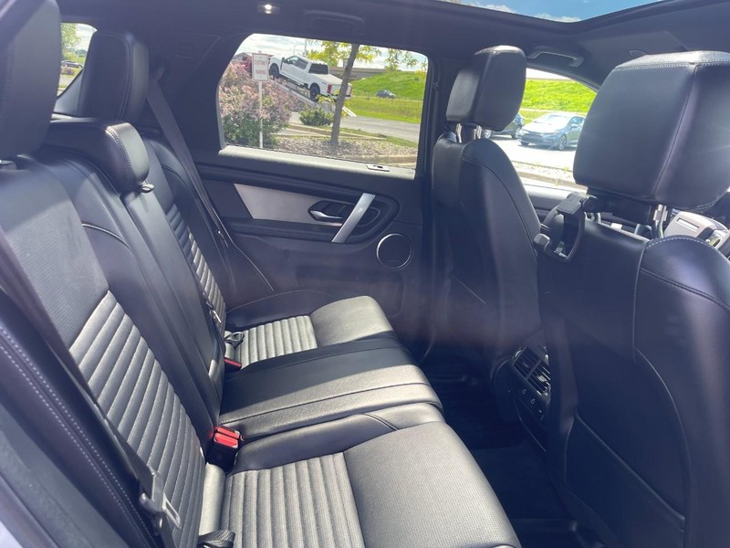 Land Rover Discovery Sport Vehicle Image 14