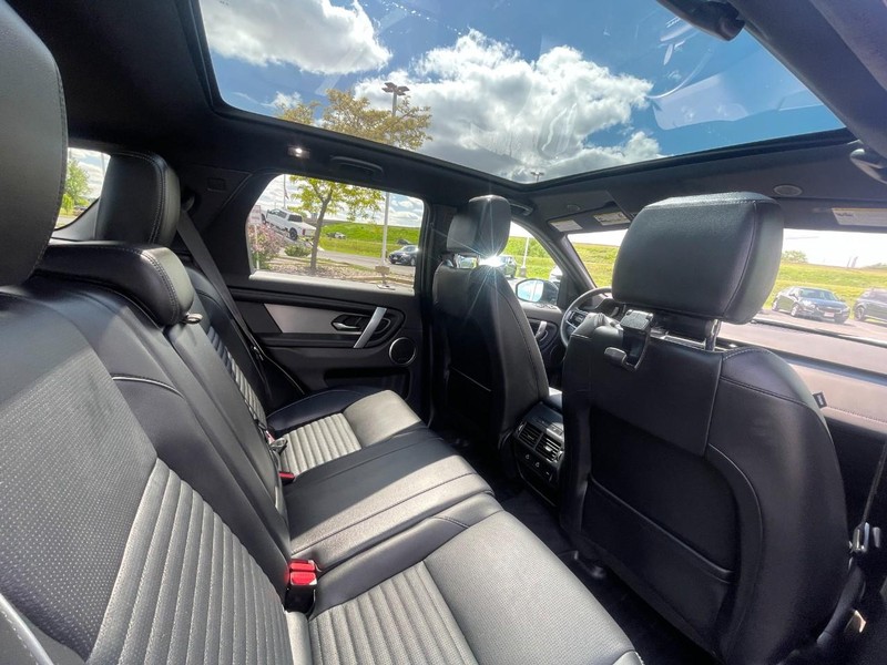Land Rover Discovery Sport Vehicle Image 15