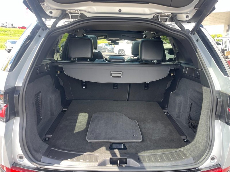 Land Rover Discovery Sport Vehicle Image 17