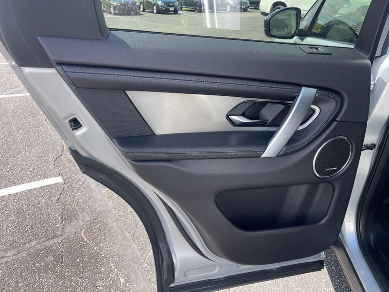 Land Rover Discovery Sport Vehicle Image 20