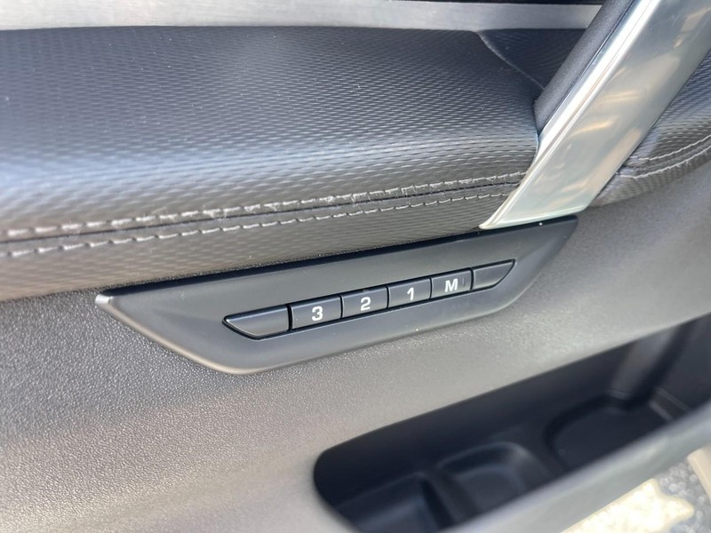 Land Rover Discovery Sport Vehicle Image 23