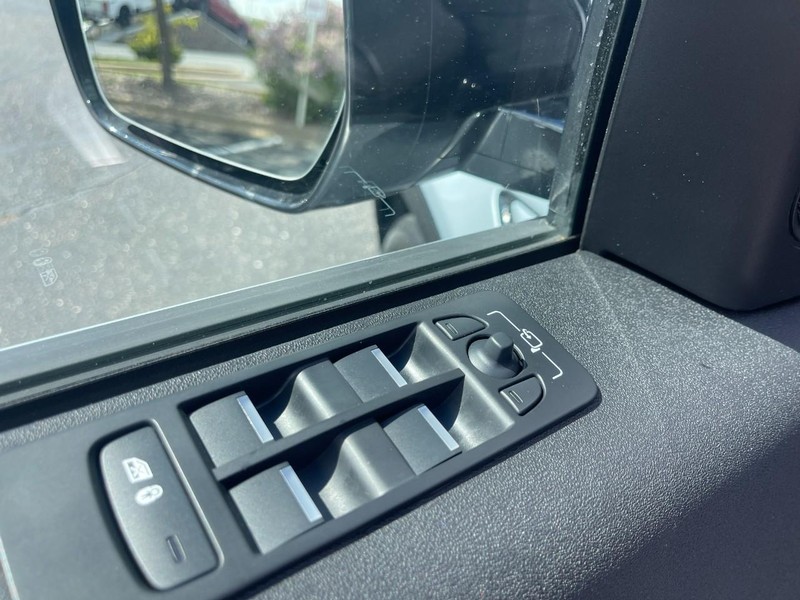 Land Rover Discovery Sport Vehicle Image 24