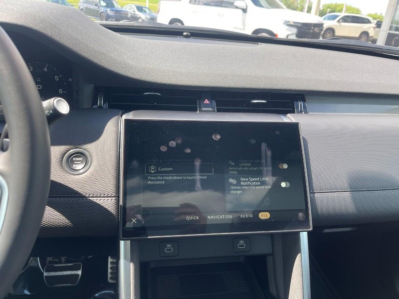 Land Rover Discovery Sport Vehicle Image 34