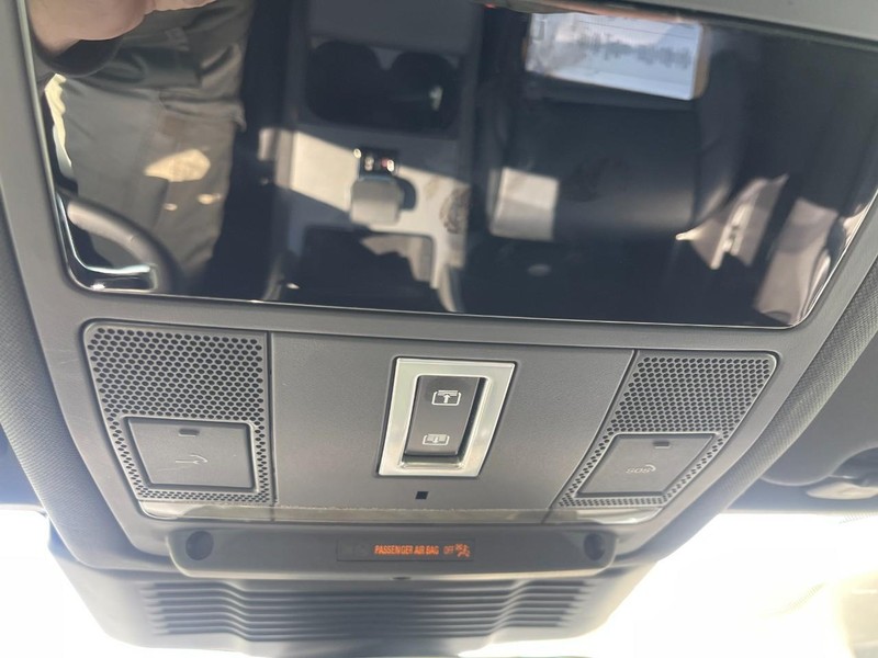 Land Rover Discovery Sport Vehicle Image 38