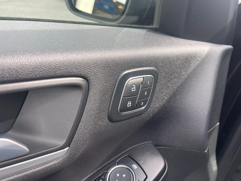 Ford Escape Vehicle Image 19
