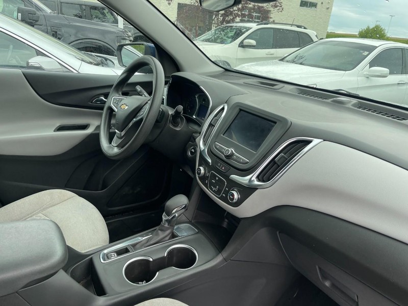 Chevrolet Equinox Vehicle Image 02