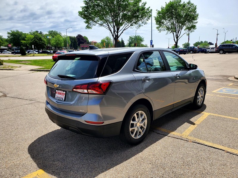 Chevrolet Equinox Vehicle Image 05