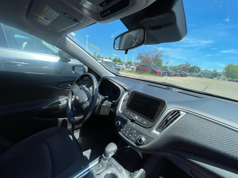 Chevrolet Malibu Vehicle Image 04