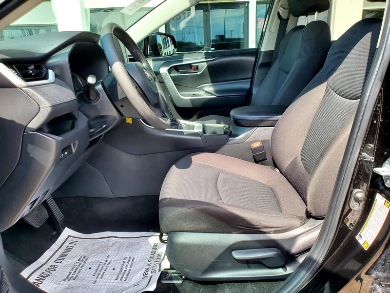 Toyota RAV4 Vehicle Image 11