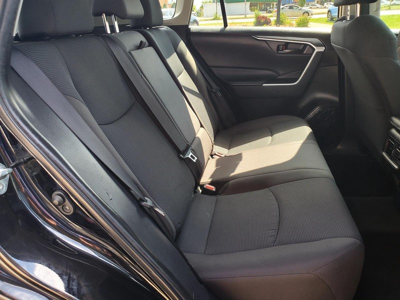 Toyota RAV4 Vehicle Image 13