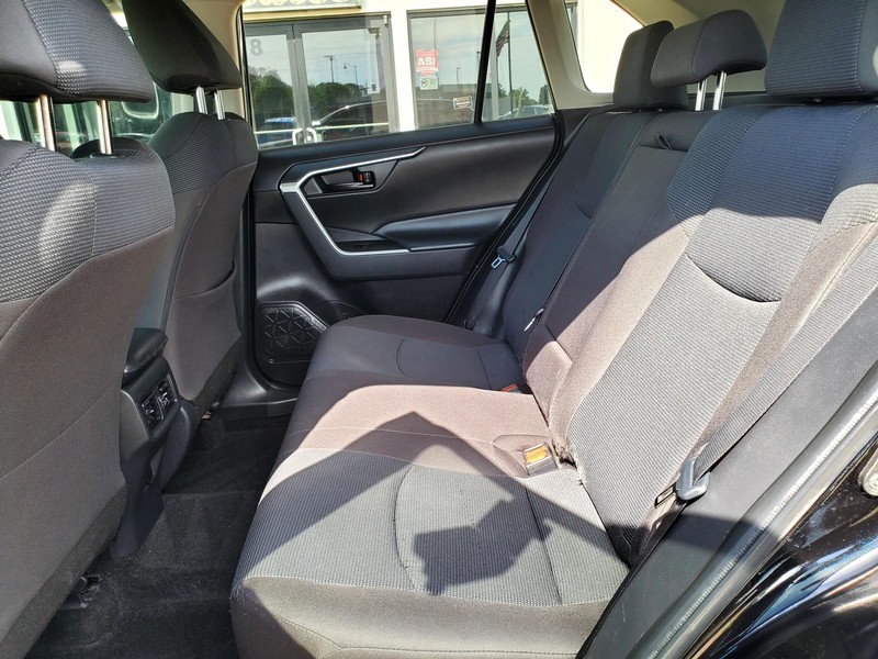 Toyota RAV4 Vehicle Image 14
