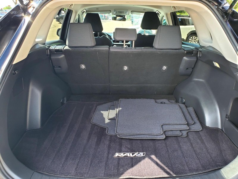 Toyota RAV4 Vehicle Image 15