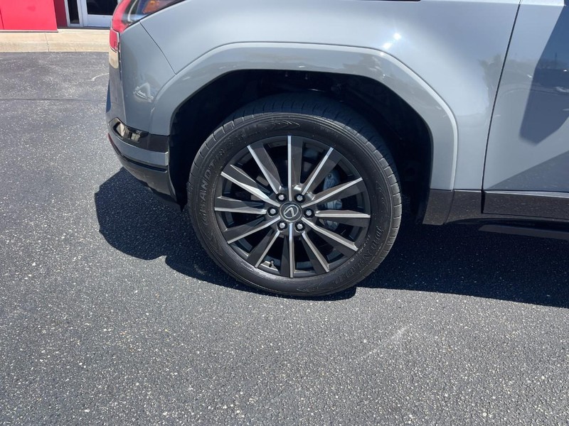 Lexus GX Vehicle Image 06