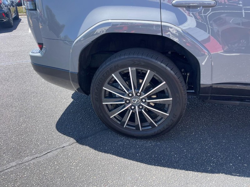 Lexus GX Vehicle Image 08