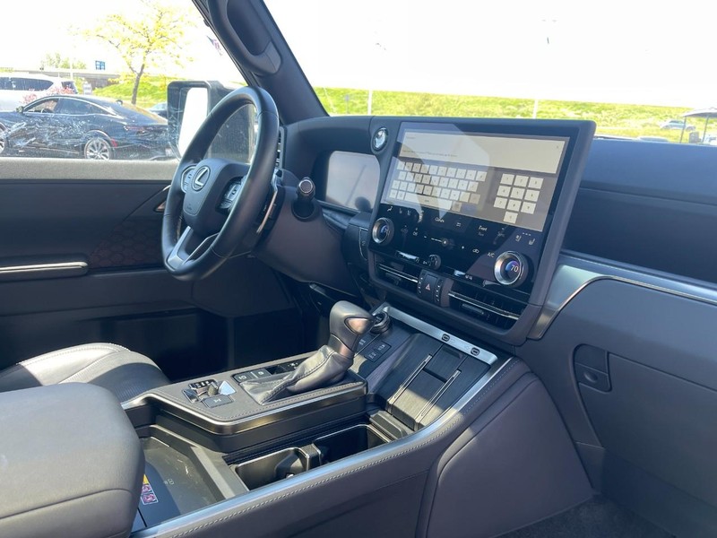 Lexus GX Vehicle Image 09