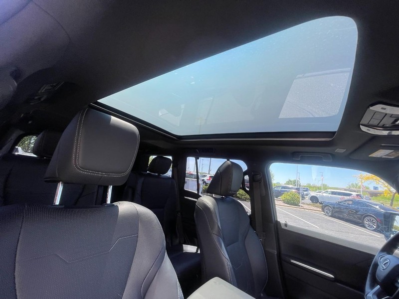 Lexus GX Vehicle Image 11