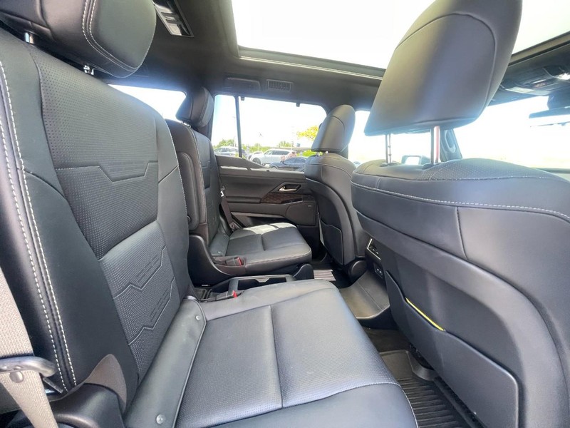 Lexus GX Vehicle Image 15