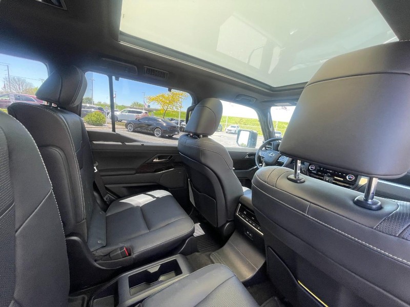 Lexus GX Vehicle Image 16
