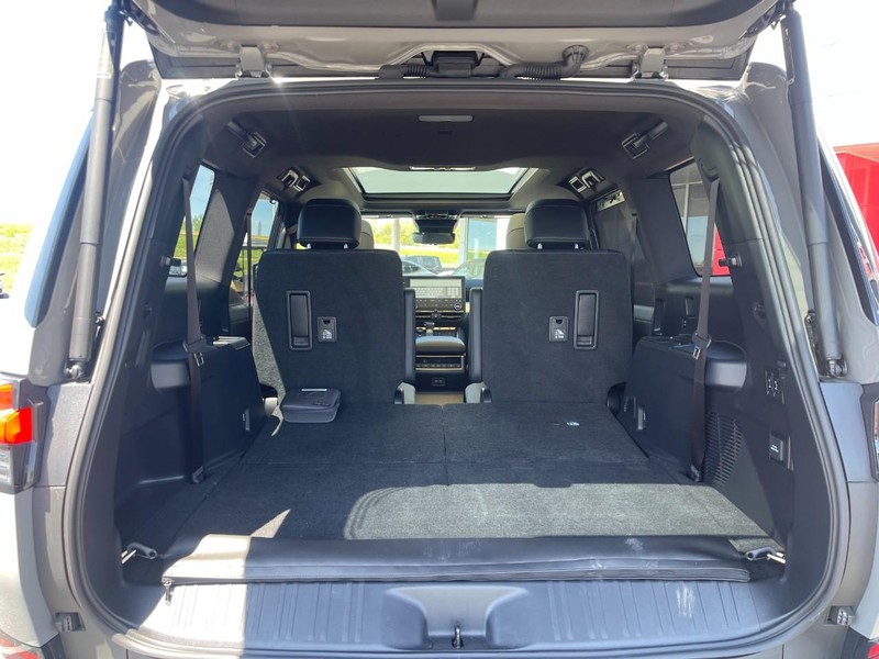 Lexus GX Vehicle Image 19