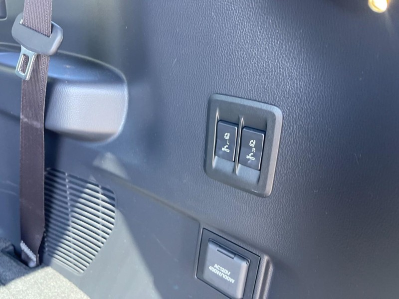 Lexus GX Vehicle Image 20