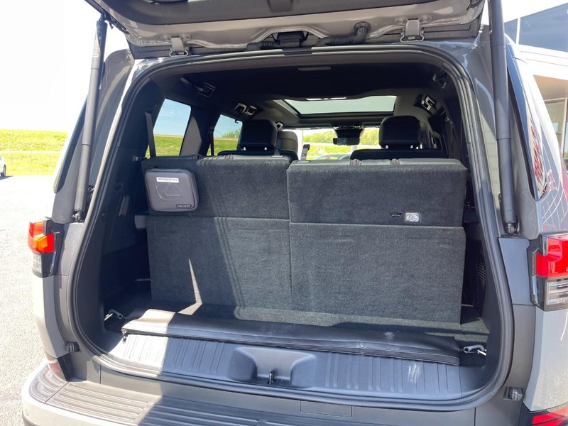 Lexus GX Vehicle Image 21
