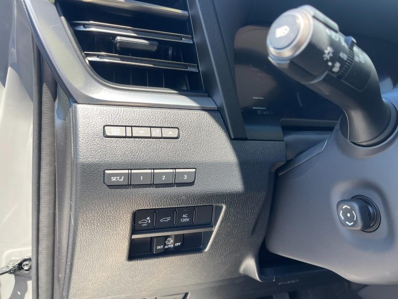 Lexus GX Vehicle Image 27