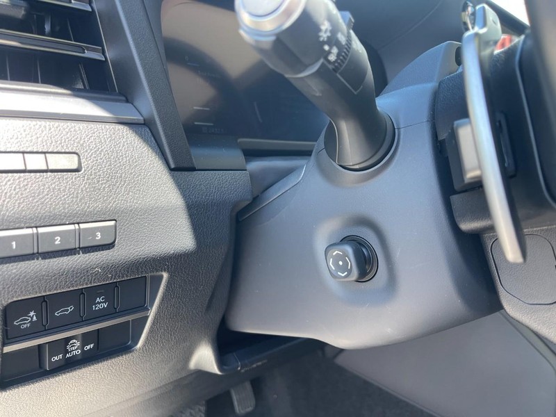 Lexus GX Vehicle Image 28
