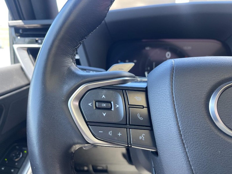 Lexus GX Vehicle Image 30