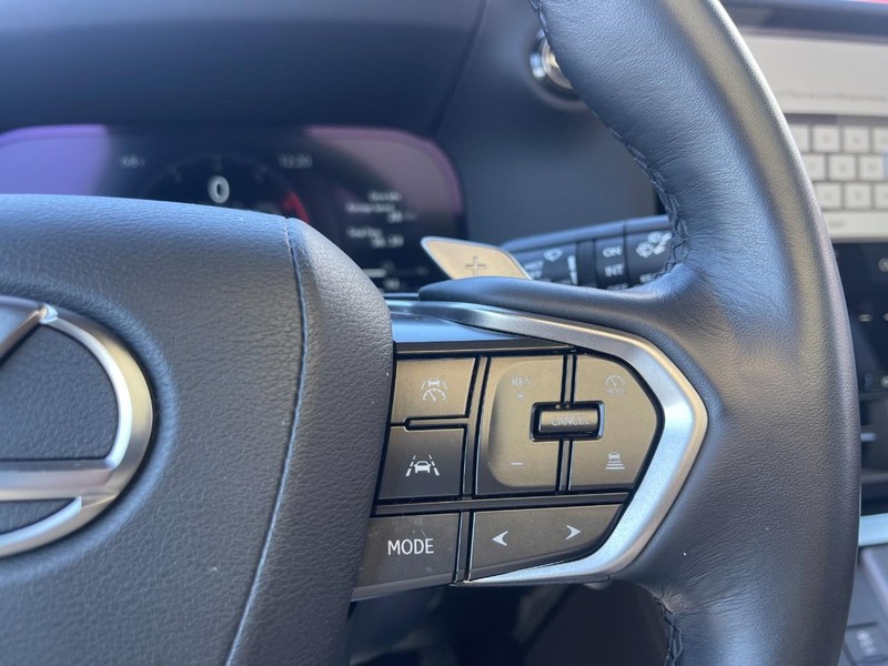 Lexus GX Vehicle Image 31
