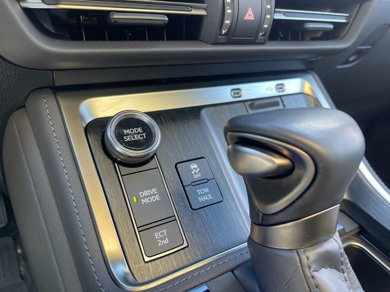 Lexus GX Vehicle Image 42