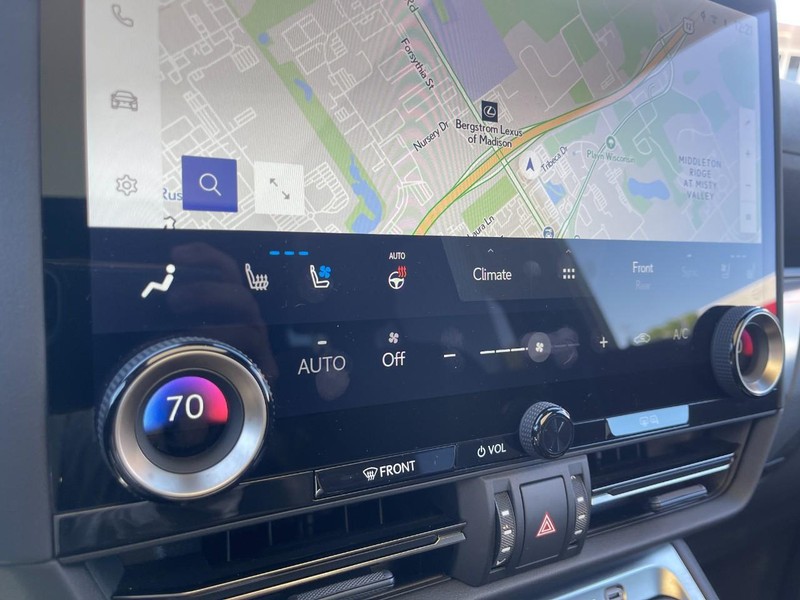 Lexus GX Vehicle Image 43