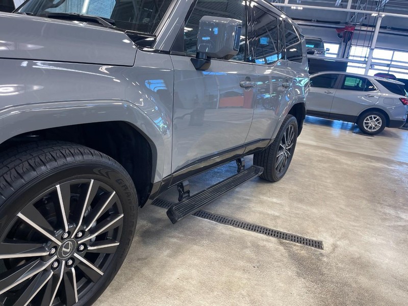 Lexus GX Vehicle Image 45