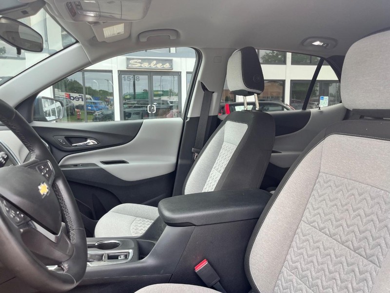Chevrolet Equinox Vehicle Image 09