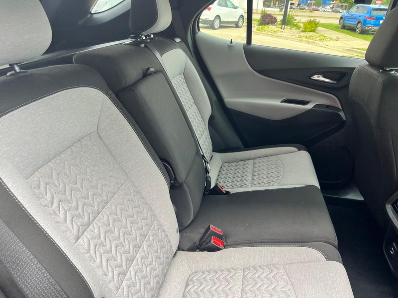 Chevrolet Equinox Vehicle Image 11