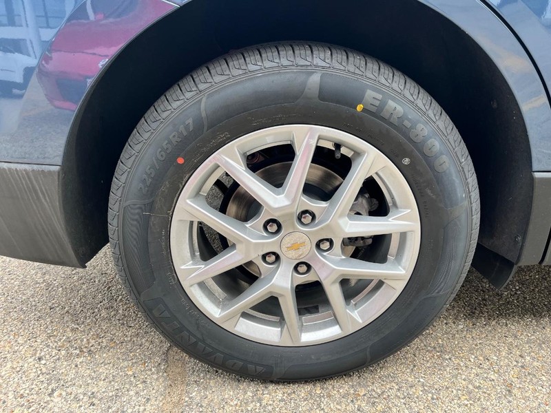 Chevrolet Equinox Vehicle Image 12