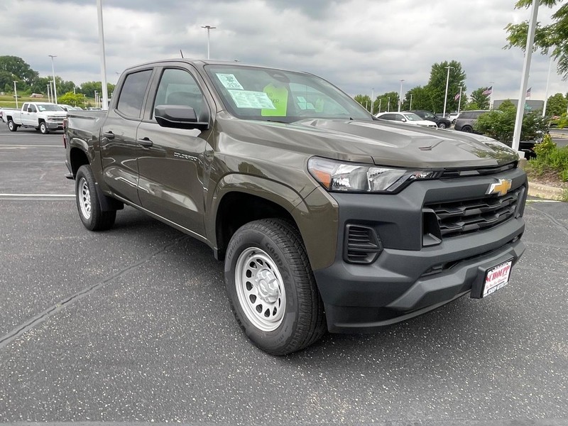 Chevrolet Colorado Vehicle Image 02