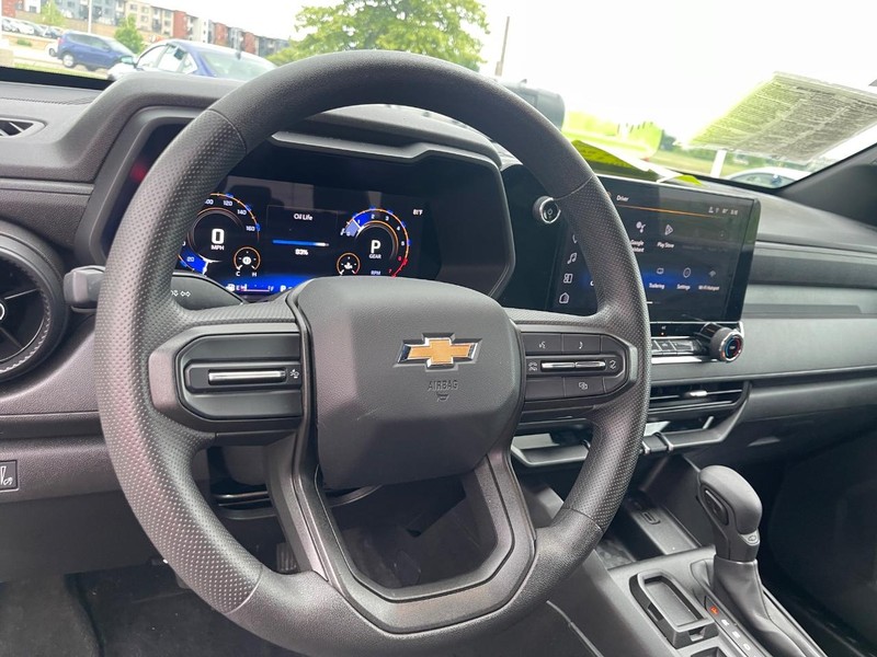 Chevrolet Colorado Vehicle Image 14