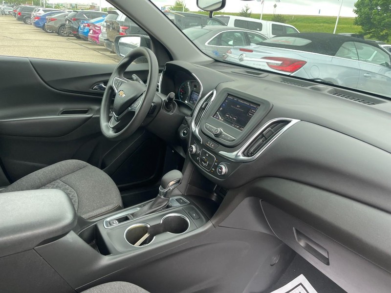 Chevrolet Equinox Vehicle Image 02