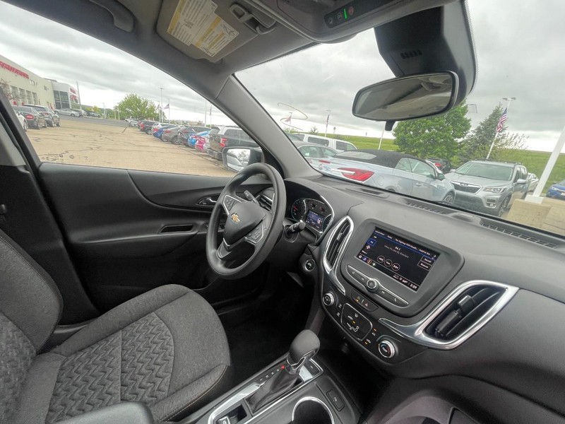 Chevrolet Equinox Vehicle Image 05