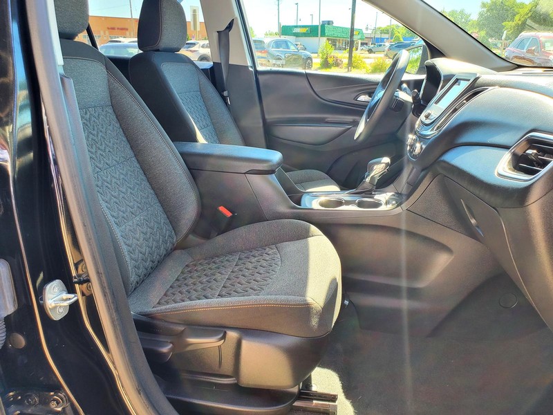 Chevrolet Equinox Vehicle Image 13