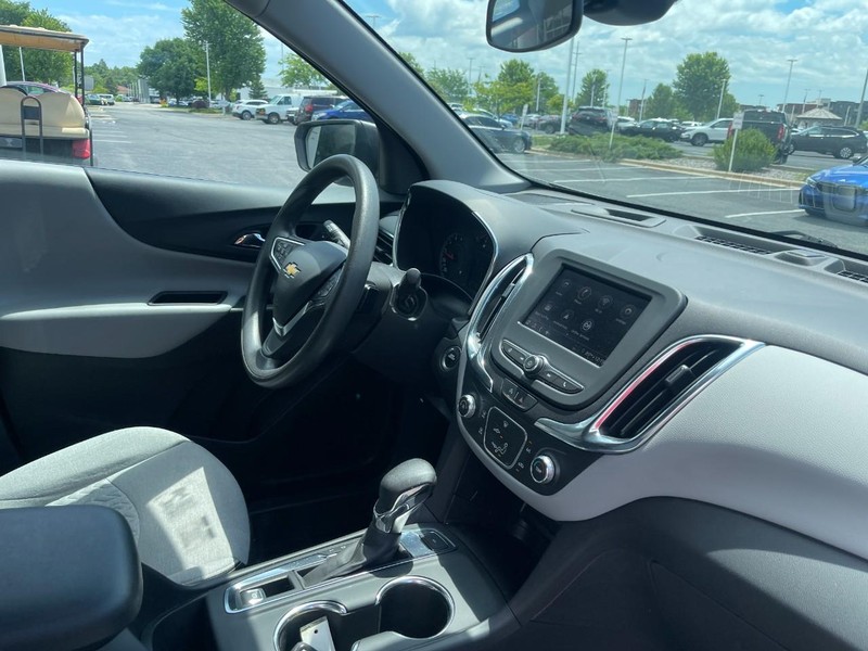 Chevrolet Equinox Vehicle Image 02