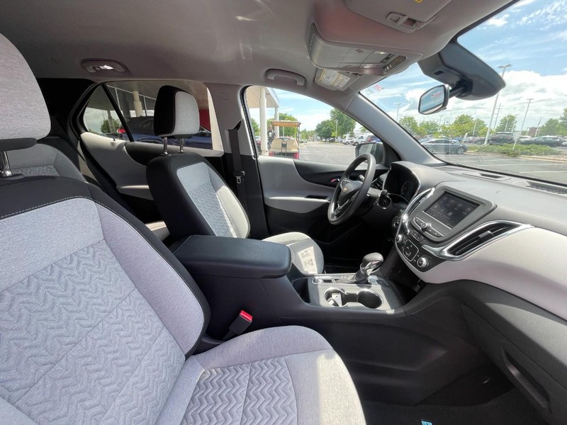 Chevrolet Equinox Vehicle Image 03